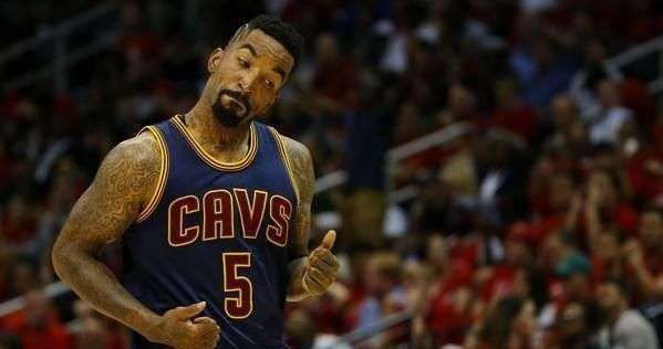 开元棋牌-骑士后卫突破个人得分纪录，为球队贡献巨大(骑士后卫突破个人得分纪录,为球队贡献巨大力量)